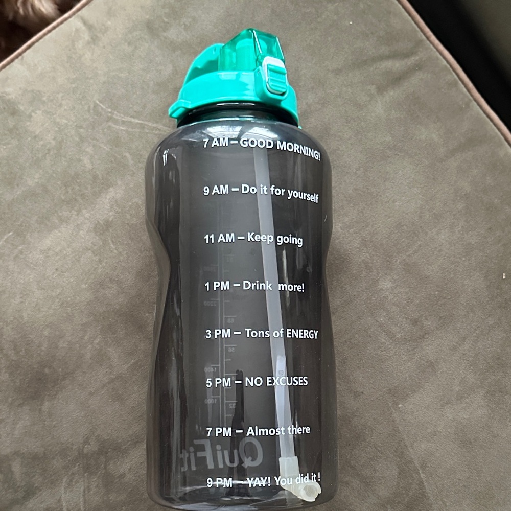 QuiFit Motivational Water Bottle with Time Markers